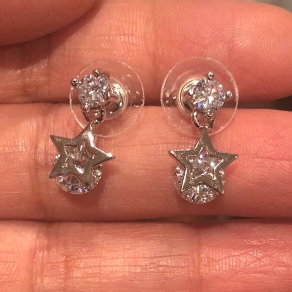 🌟 New Silver Diamond Dangling Star Earrings🌟 - Picture 3 of 3